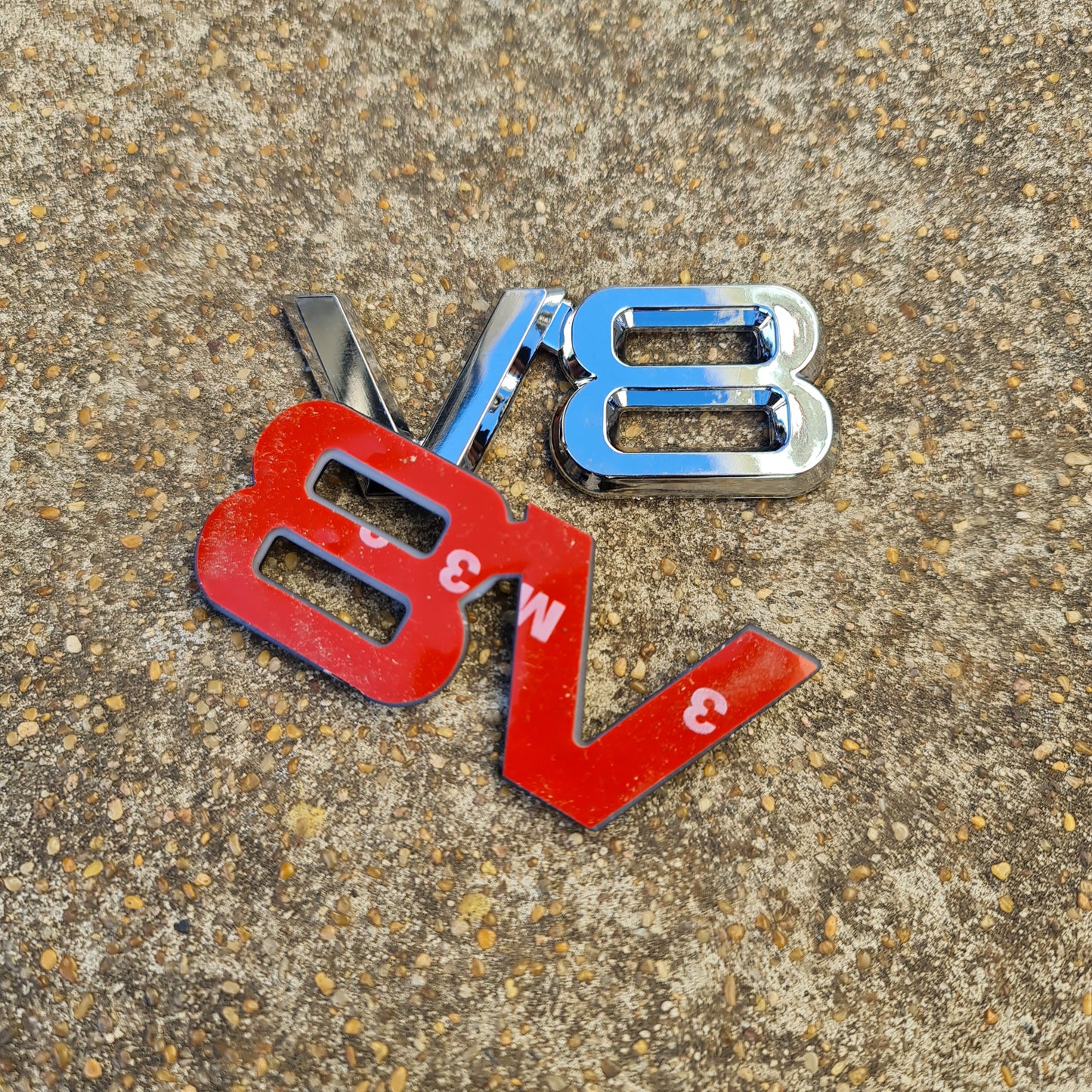 V8 Emblem