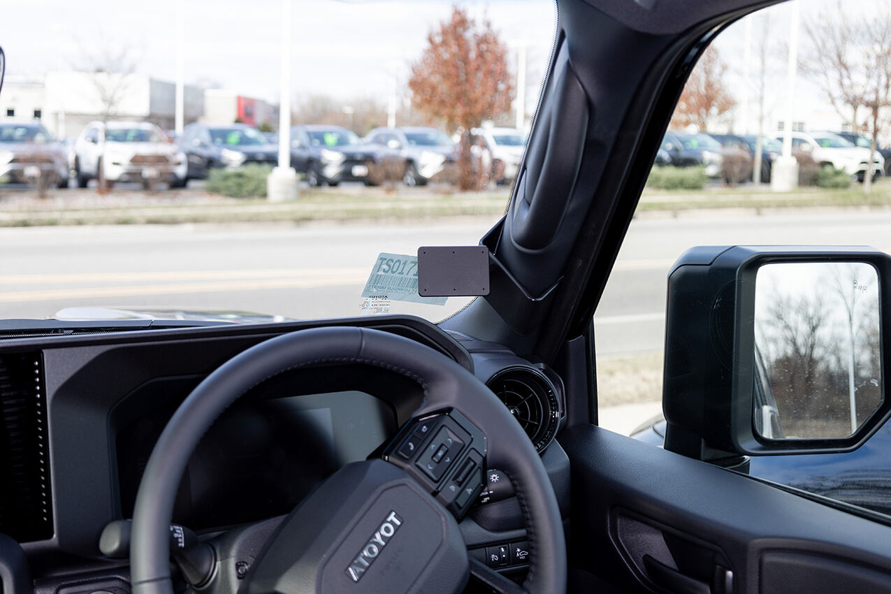 ClicOn Dash Mount - Suit 250 Series Prado 24-ON - Pillar Mount (606142)
