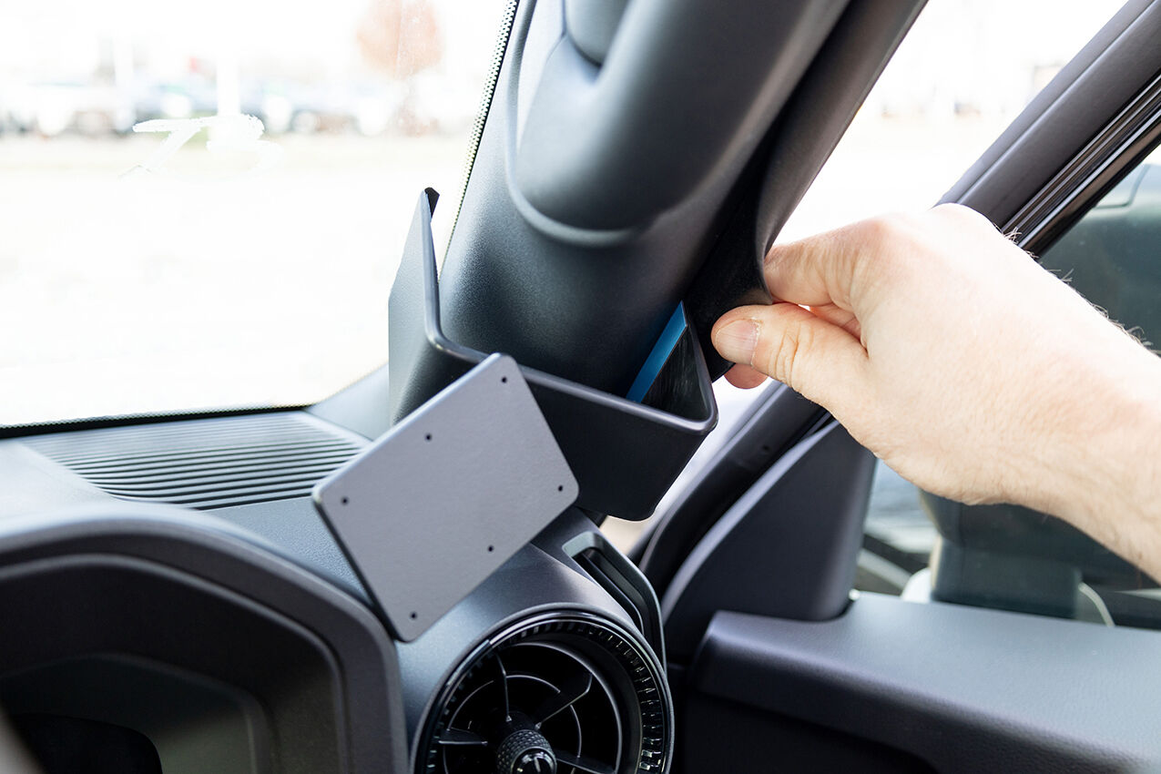 ClicOn Dash Mount - Suit 250 Series Prado 24-ON - Pillar Mount (606142)