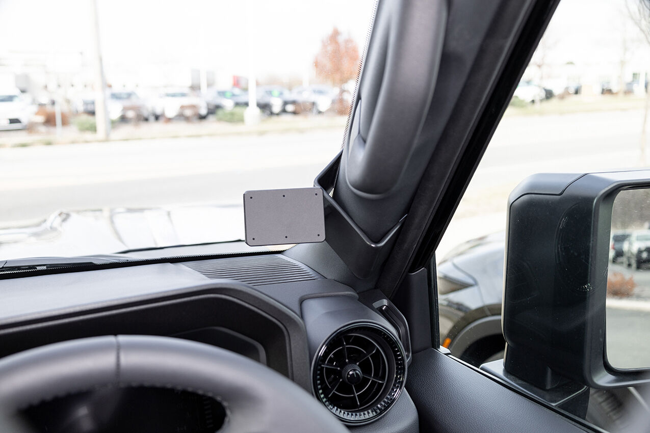 ClicOn Dash Mount - Suit 250 Series Prado 24-ON - Pillar Mount (606142)