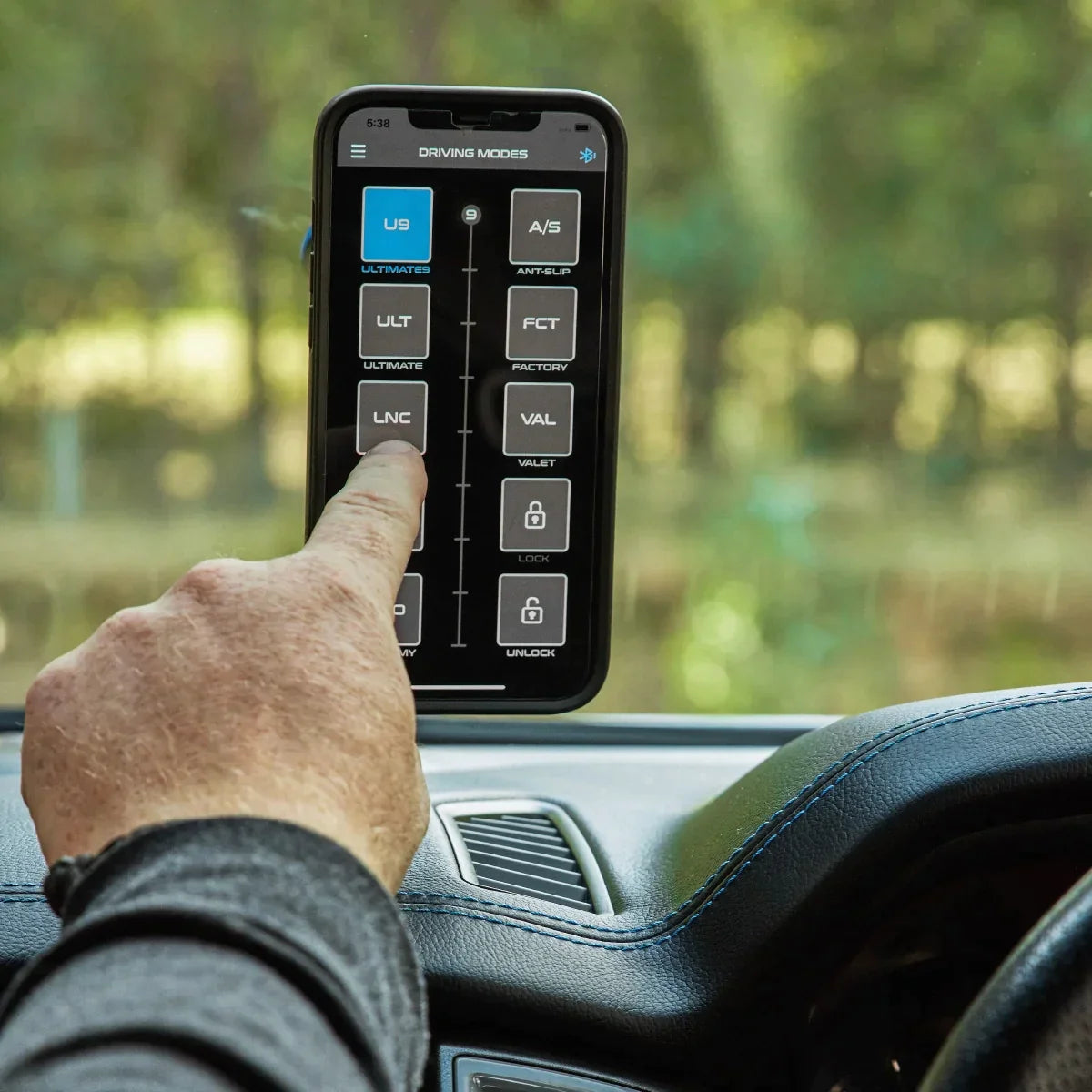 Ultimate9 evcX Throttle Controller - Suitable for TOYOTA LANDCRUISER 2021 - ON (300 Series)