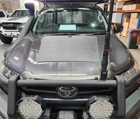 solar-panel-bonnet-hood-kit-hilux-N80-vehicle