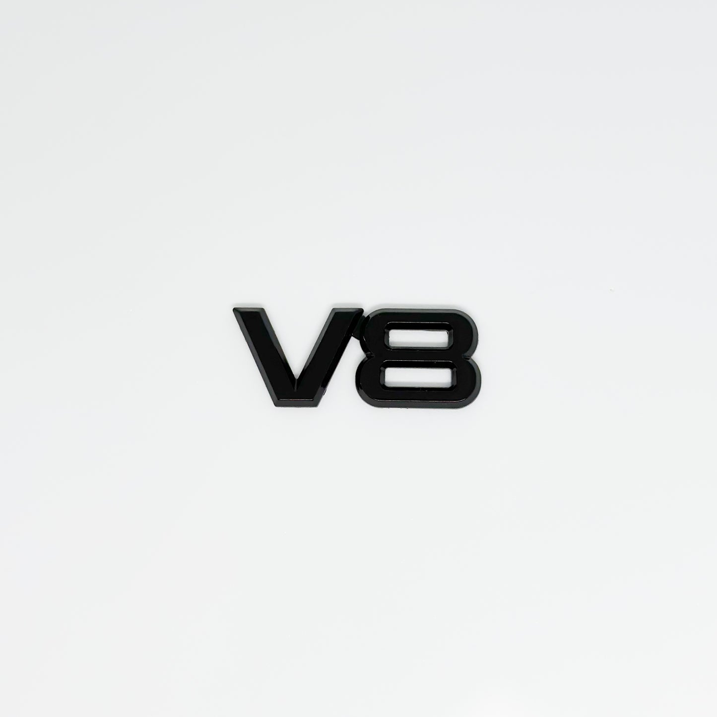 V8 Emblem