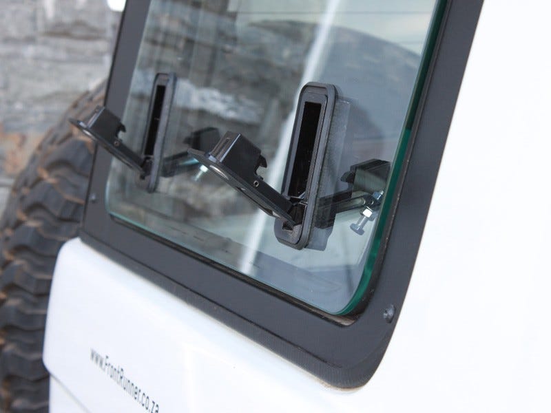 Toyota Land Cruiser 76 Gullwing Window / Right Hand Side Glass - image 4