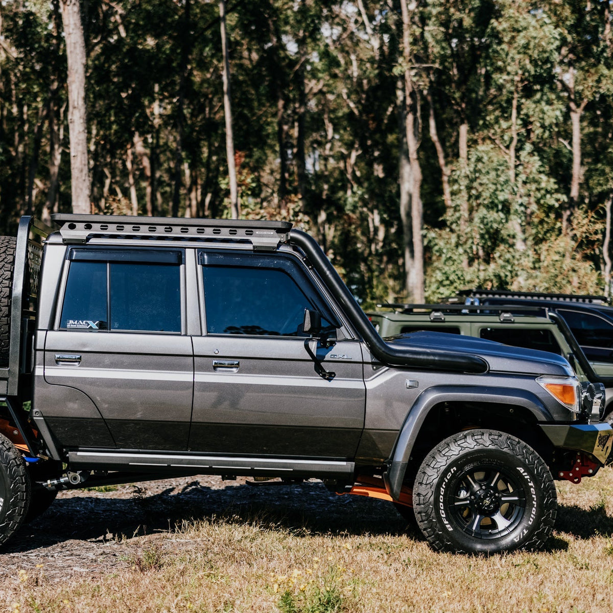 Black Torqit snorkel fitted to a pre-facelift LandCruiser 79 Series
